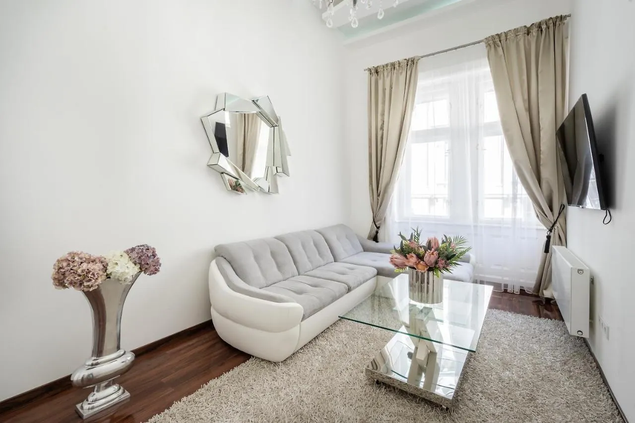 Opera Luxury Apartment With Free Parking location