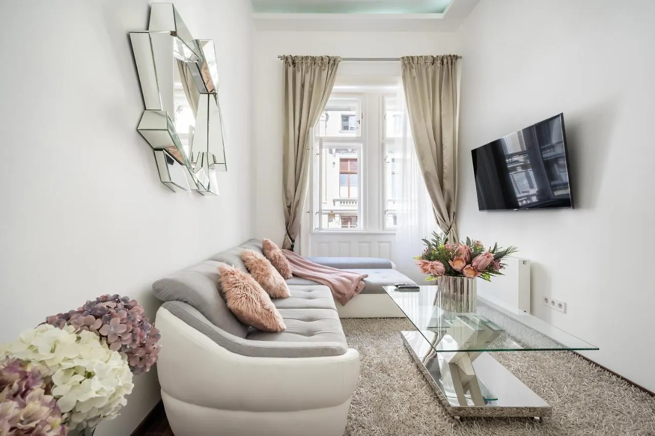 Opera Luxury Apartment With Free Parking Βουδαπέστη
